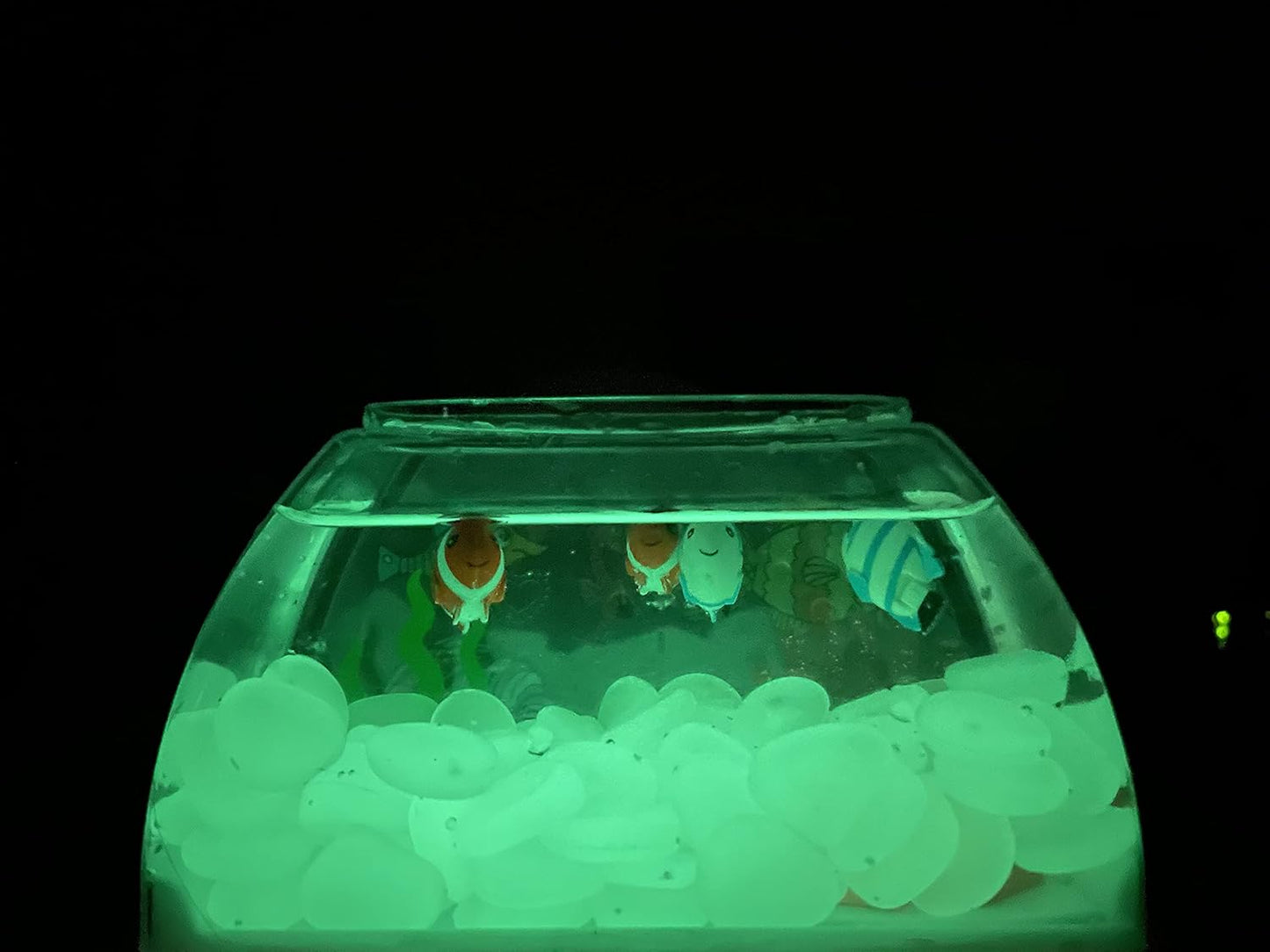 Glow in the Dark Garden Pebbles, Christmas Glow in the Dark Rocks Outdoor,Luminous Pebbles Glow Stones Outdoor for Landscape,Vase Planter, Fish Tanks, DIY Decorative Stones (White Turn Green 200PCS)