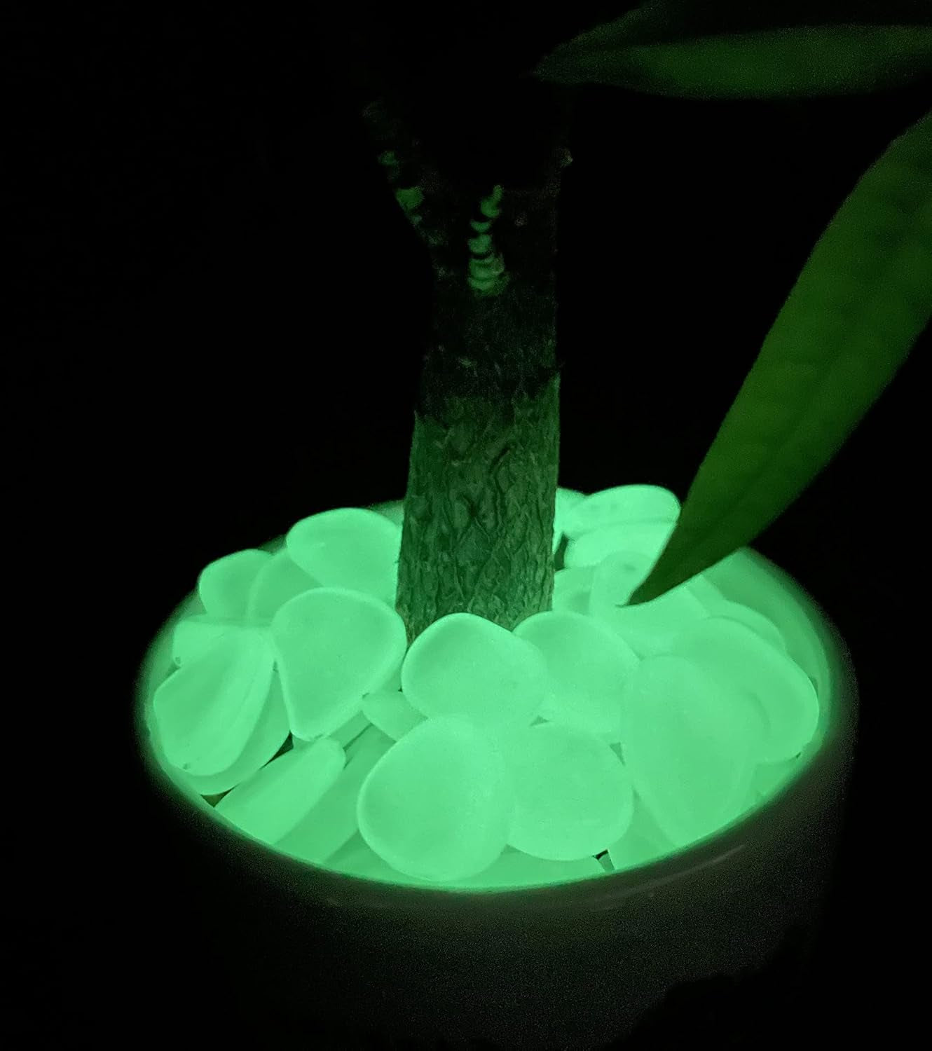 Glow in the Dark Garden Pebbles, Christmas Glow in the Dark Rocks Outdoor,Luminous Pebbles Glow Stones Outdoor for Landscape,Vase Planter, Fish Tanks, DIY Decorative Stones (White Turn Green 200PCS)