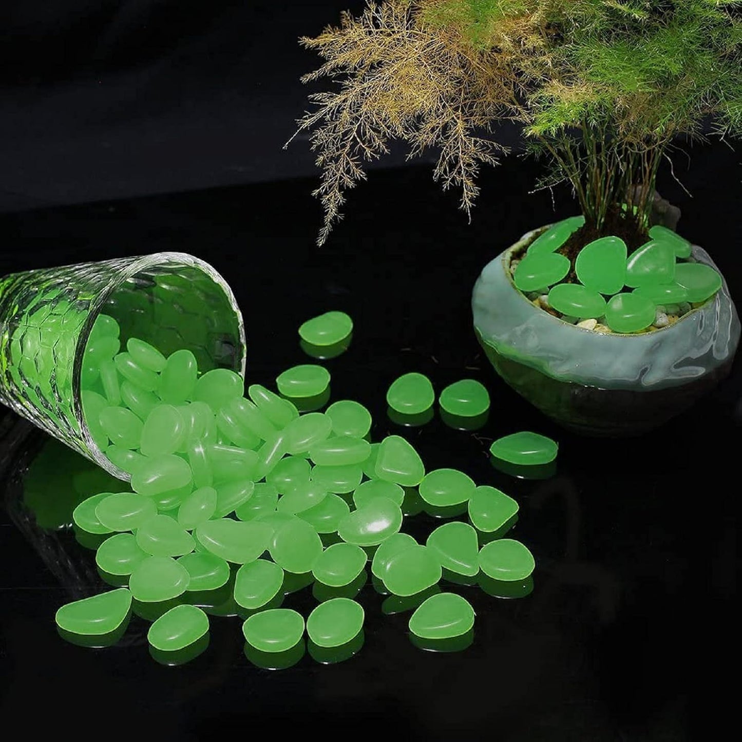 Glow in the Dark Garden Pebbles, Christmas Glow in the Dark Rocks Outdoor,Luminous Pebbles Glow Stones Outdoor for Landscape,Vase Planter, Fish Tanks, DIY Decorative Stones (White Turn Green 200PCS)